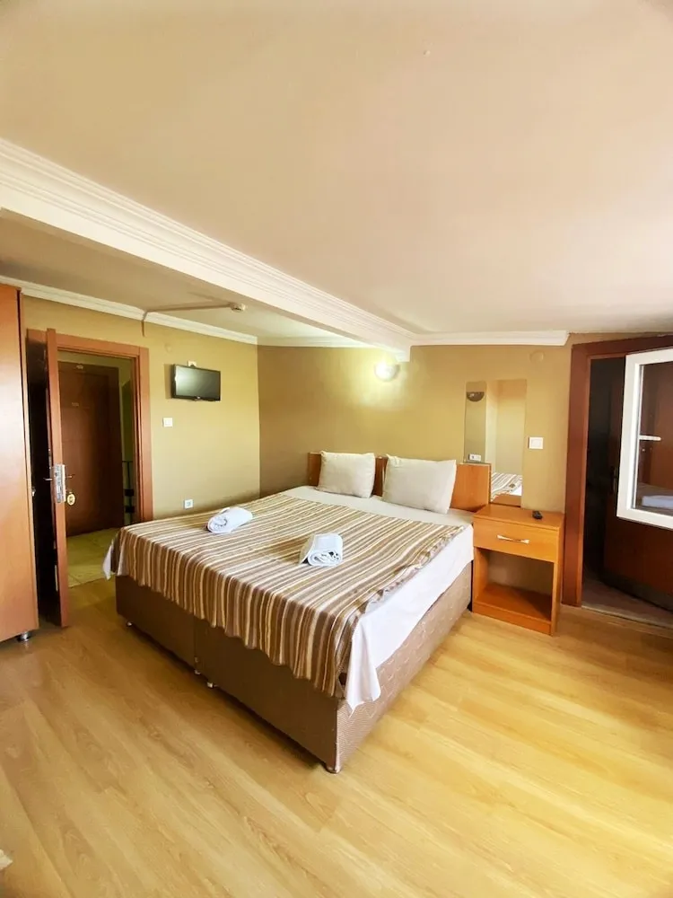 Standard Tek Büyük Yataklı Oda