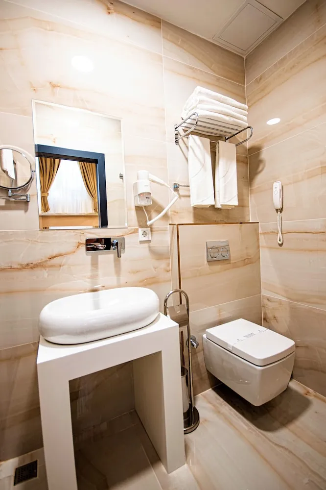 BASEMENT ROOM