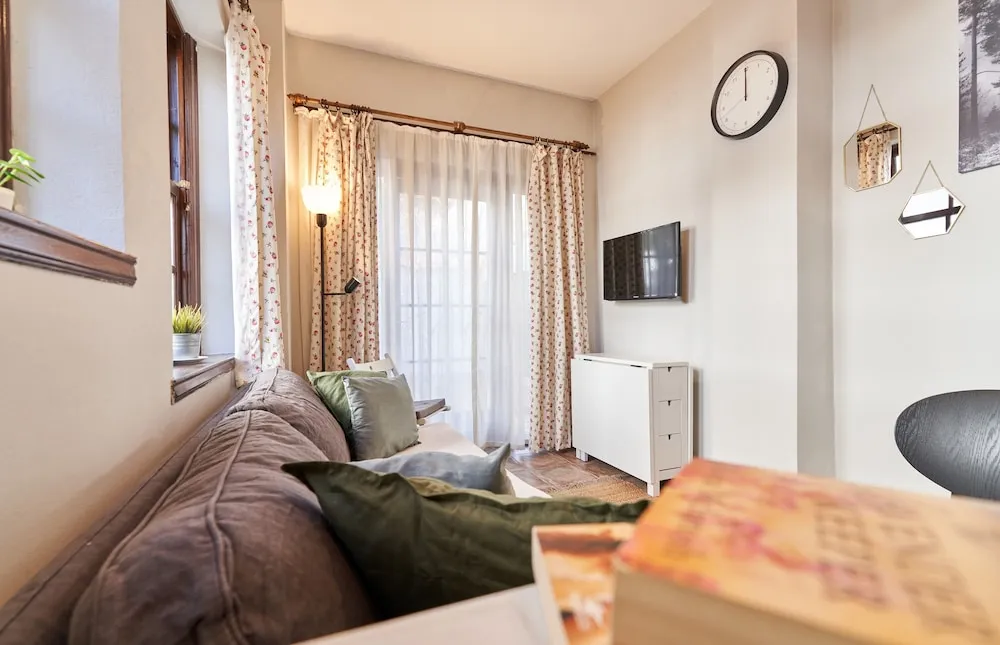 Basic Apart Daire, 1 Büyük (Queen) Boy Yatak, Mutfak, Bahçe Manzaralı