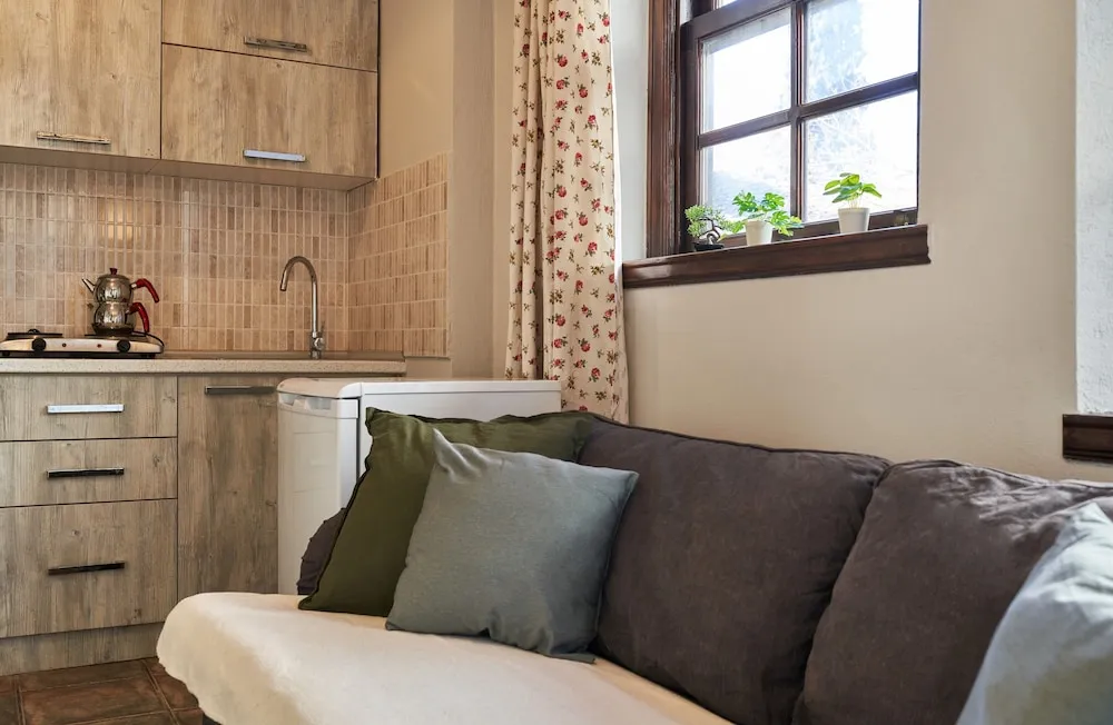 Basic Apart Daire, 1 Büyük (Queen) Boy Yatak, Mutfak, Bahçe Manzaralı