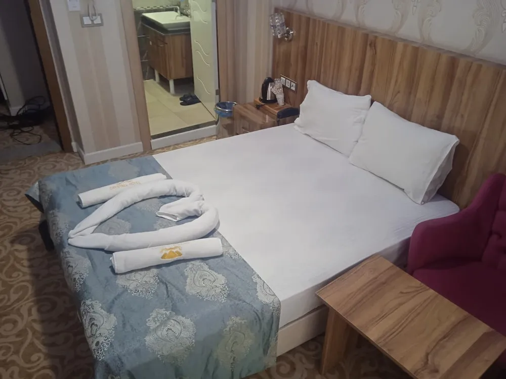 Basic Tek Büyük Yataklı Oda