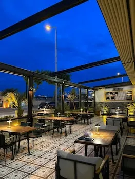 8 Rooms Boutique Hotel