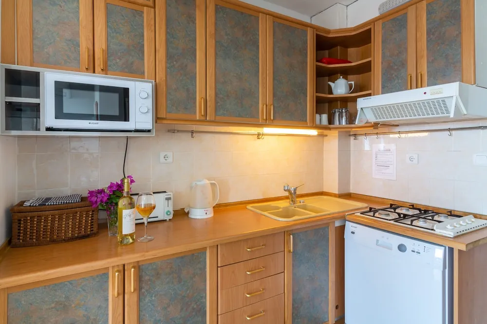 Premium Apartment No 6, 2 Bedrooms, Balcony, Sea View