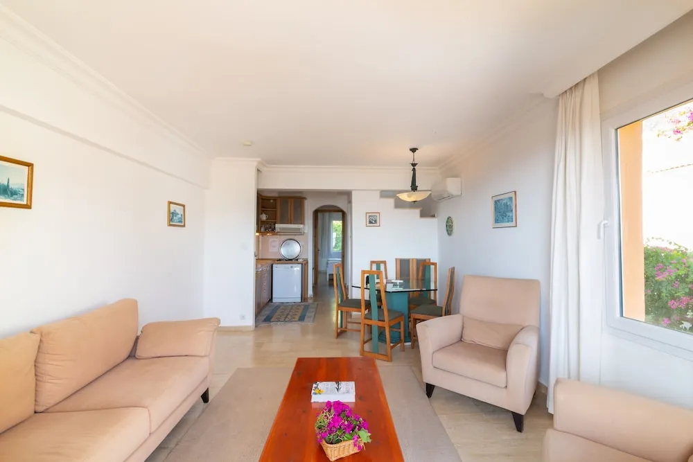 Premium Apartment No 6, 2 Bedrooms, Balcony, Sea View