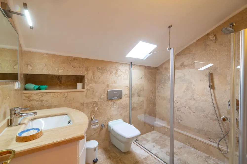 Premium Apartment No 6, 2 Bedrooms, Balcony, Sea View