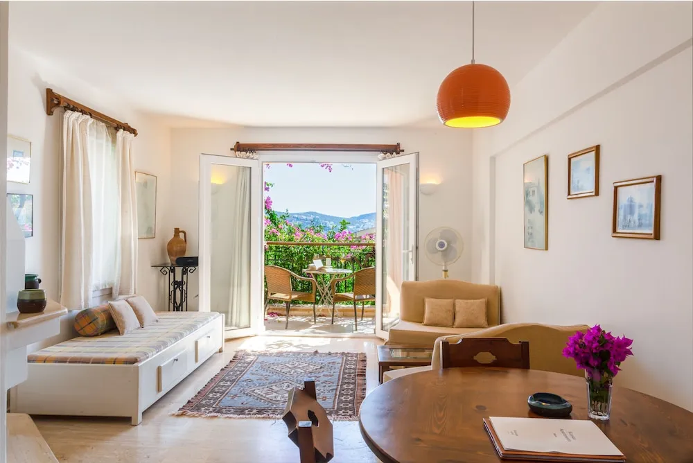 Standard Apartment No 4, 1 Bedroom, Balcony, Garden View