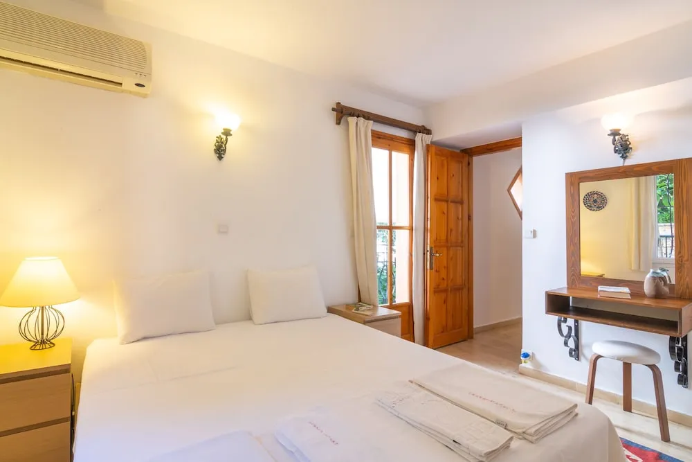 Standard Apartment No 4, 1 Bedroom, Balcony, Garden View