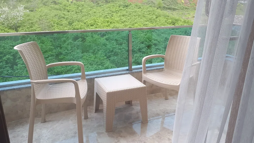 Family Oda, Balkon