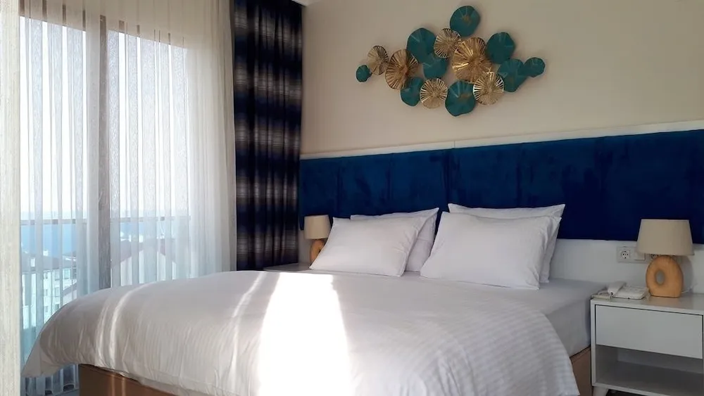 Süit, Balkon, Bahçe Manzaralı