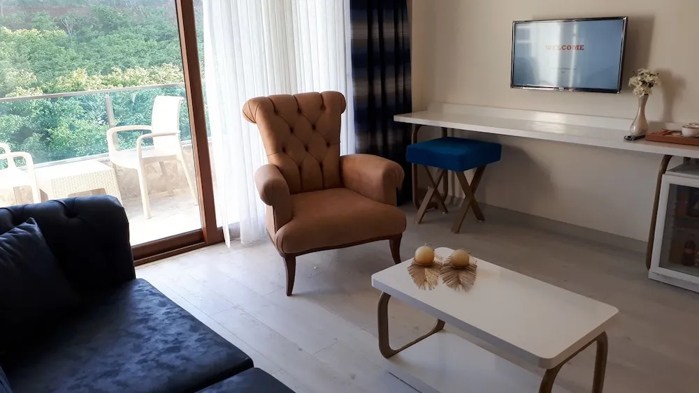 Süit, Balkon, Bahçe Manzaralı