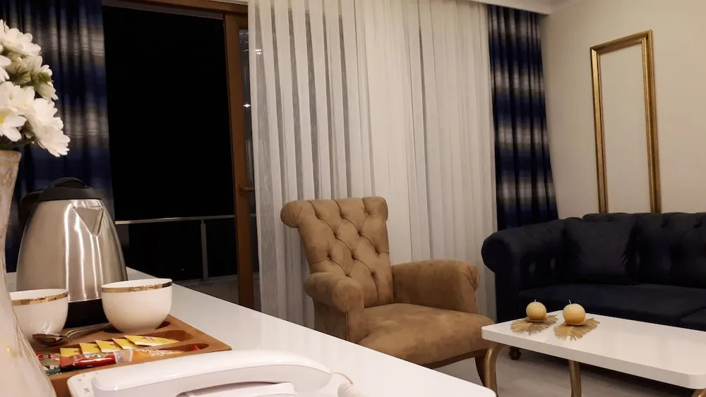 Süit, Balkon, Bahçe Manzaralı
