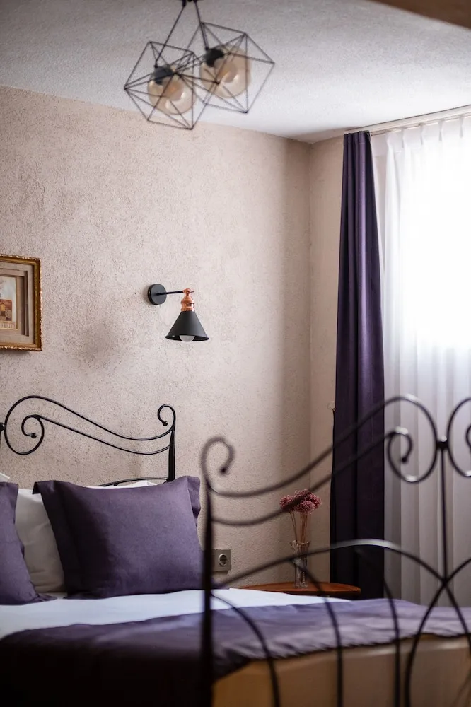 Economy Oda (Pencereli Bodrum Kat)