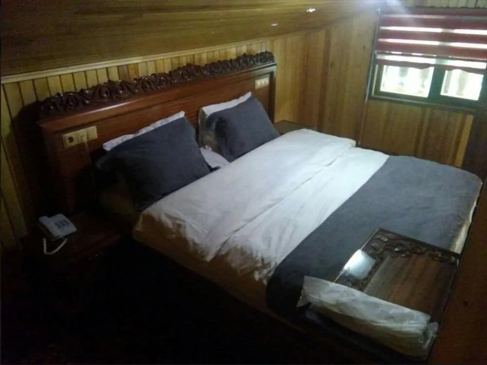 Royal Suit Rooms