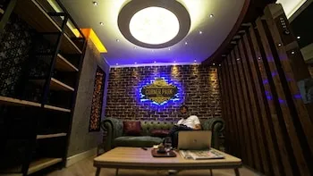 Corner Park Suites