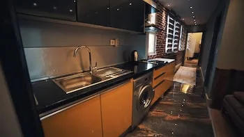 Corner Park Suites