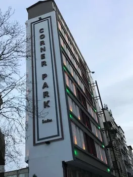 Corner Park Suites