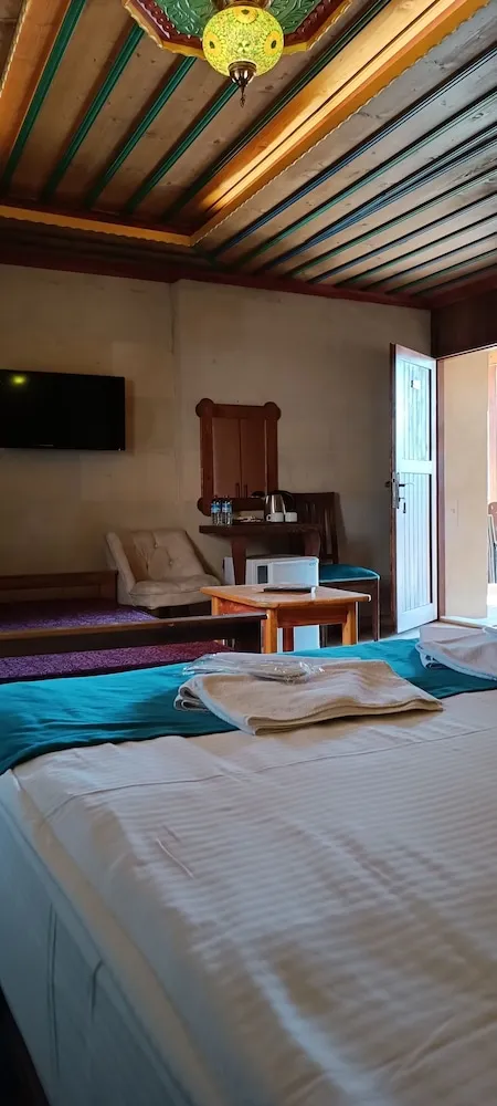Senior Tek Büyük Yataklı Oda