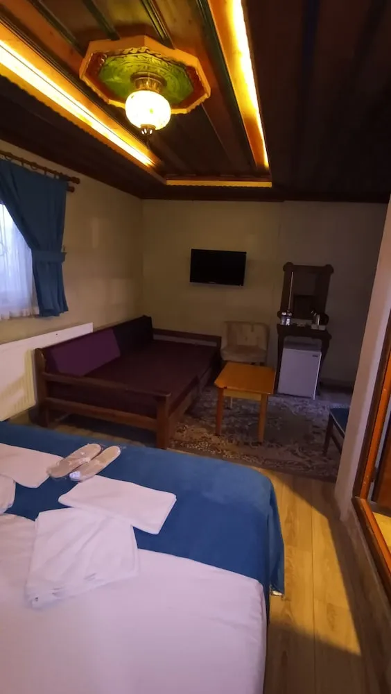 Senior Tek Büyük Yataklı Oda