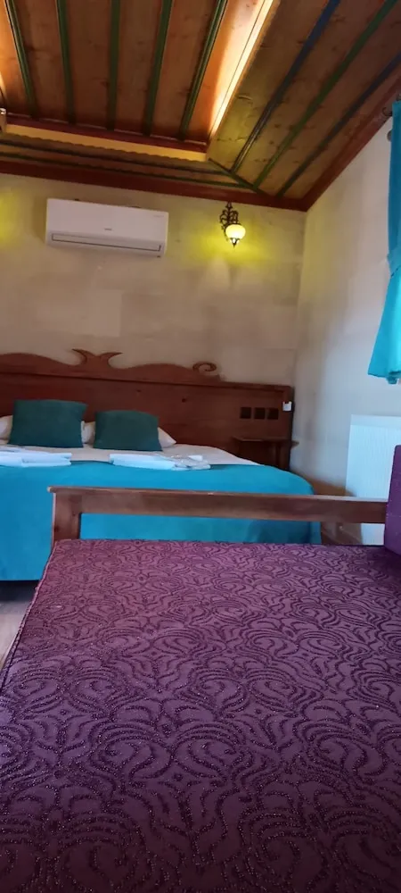 Senior Tek Büyük Yataklı Oda