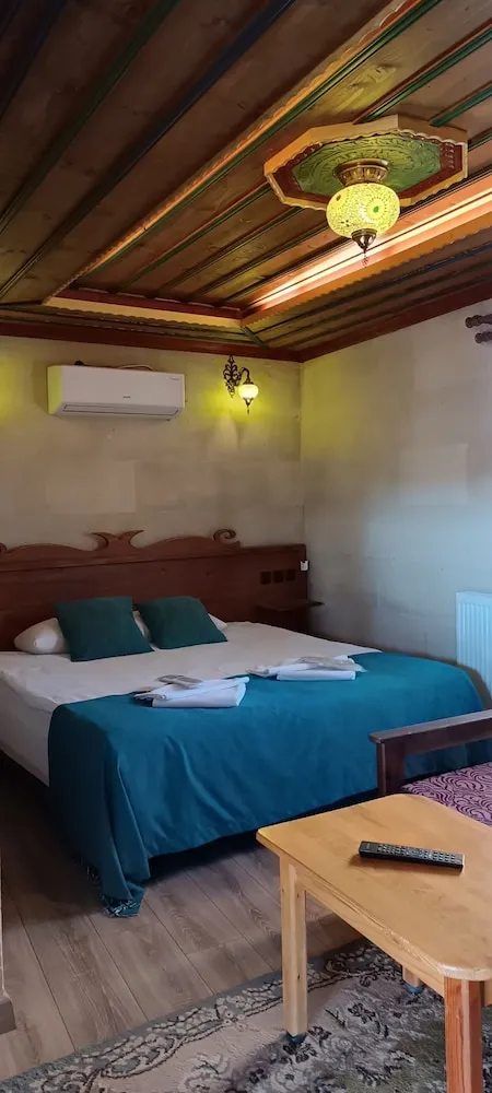 Senior Tek Büyük Yataklı Oda