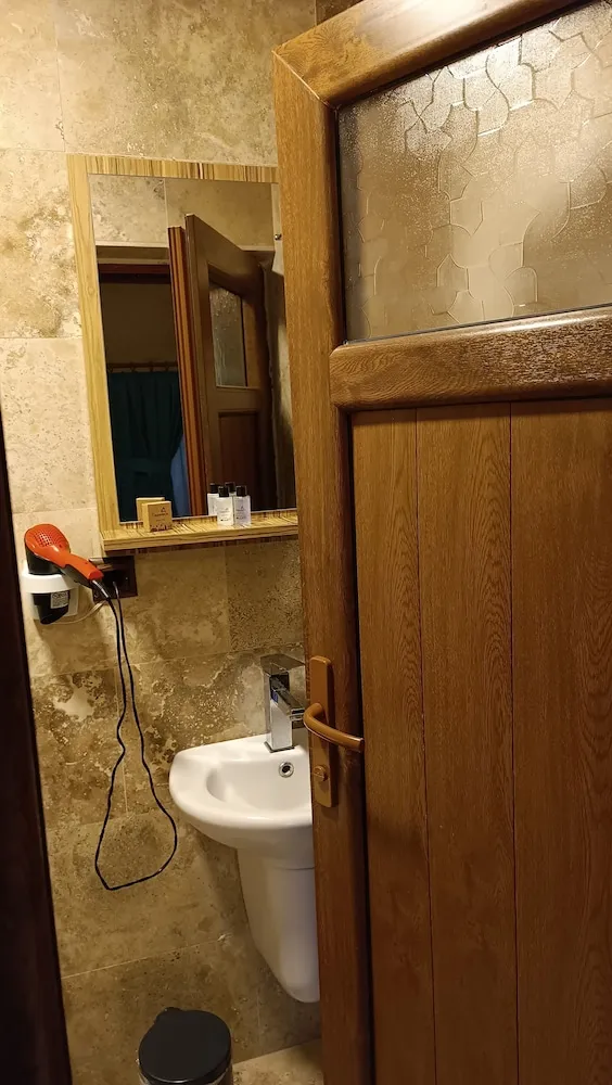 Senior Tek Büyük Yataklı Oda