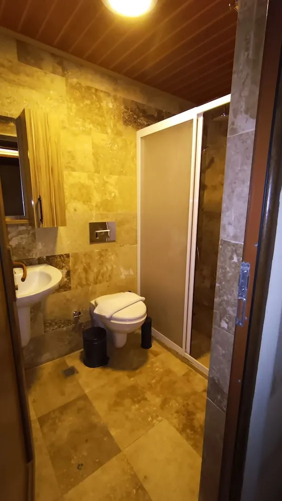Senior Tek Büyük Yataklı Oda