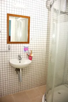 Avisos Hotel & Apartments