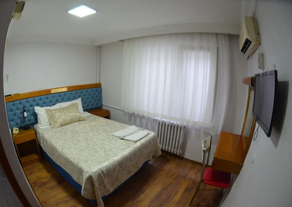 Standard Tek Büyük Yataklı Oda