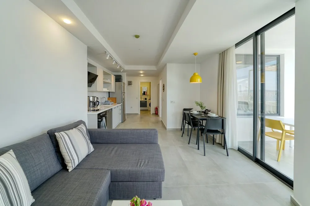 Deluxe Apart Daire, Denize Bakan