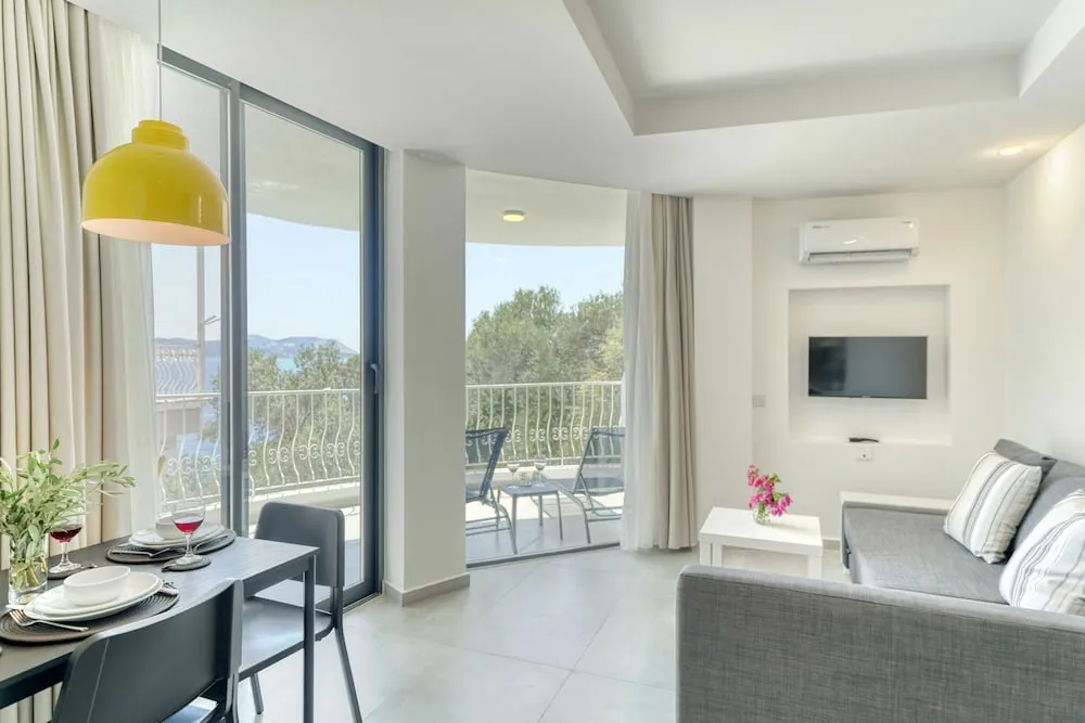 Deluxe Apart Daire, Denize Bakan