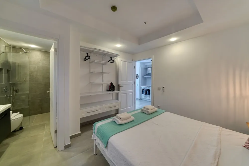 Basic Daire, Havuz Kenarı