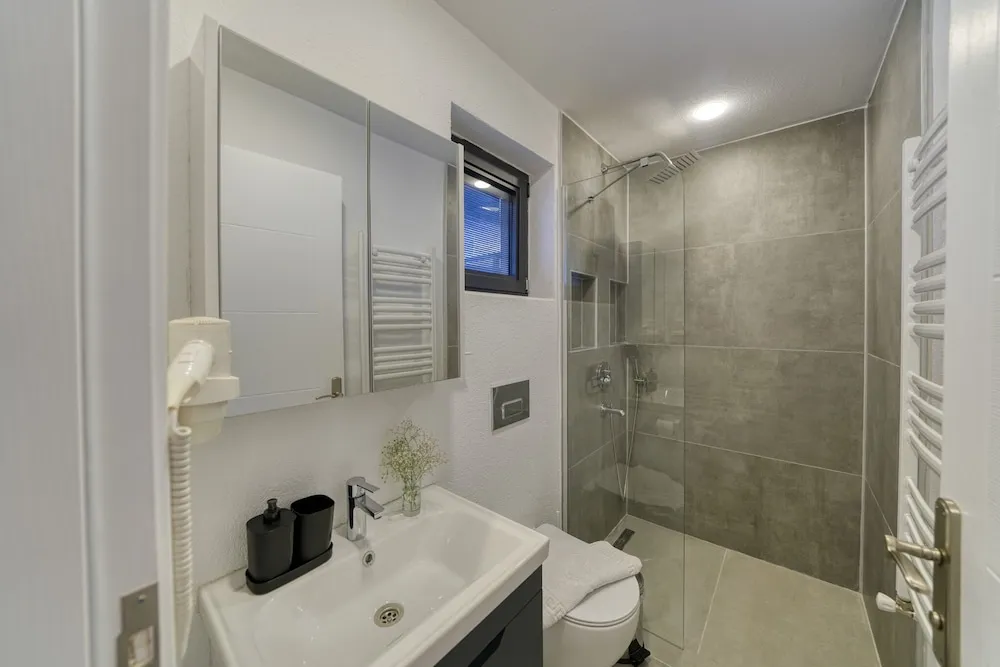 Basic Daire, Havuz Kenarı