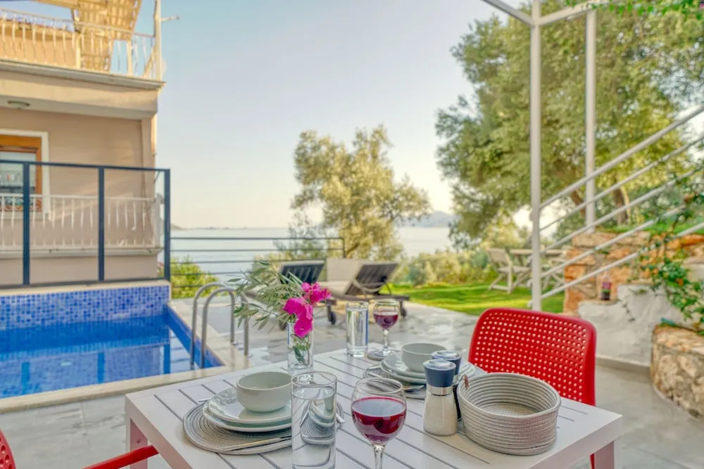 Junior Daire, Havuz Kenarı