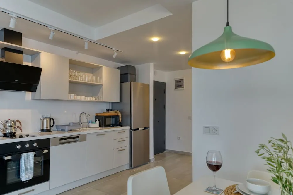 Luxury Daire, Denize Bakan