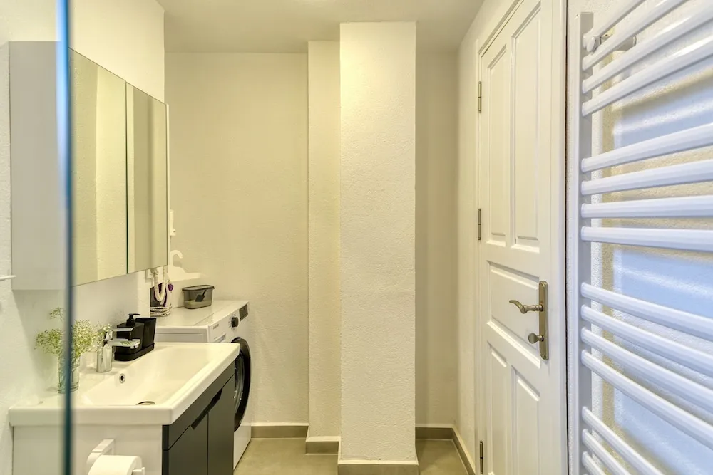 Luxury Daire, Denize Bakan
