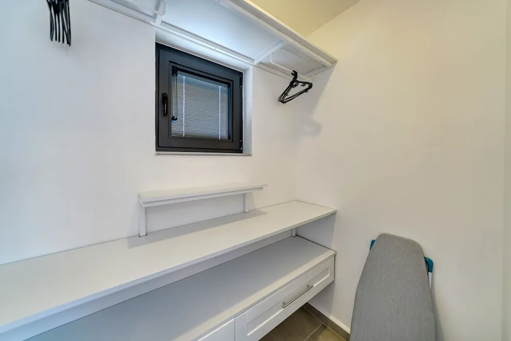 Luxury Daire, Denize Bakan