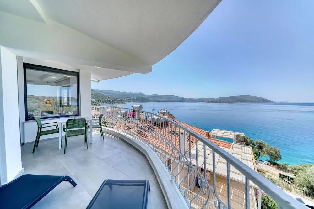 Luxury Daire, Denize Bakan