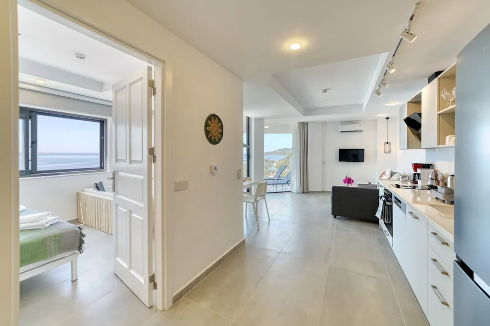 Luxury Daire, Denize Bakan