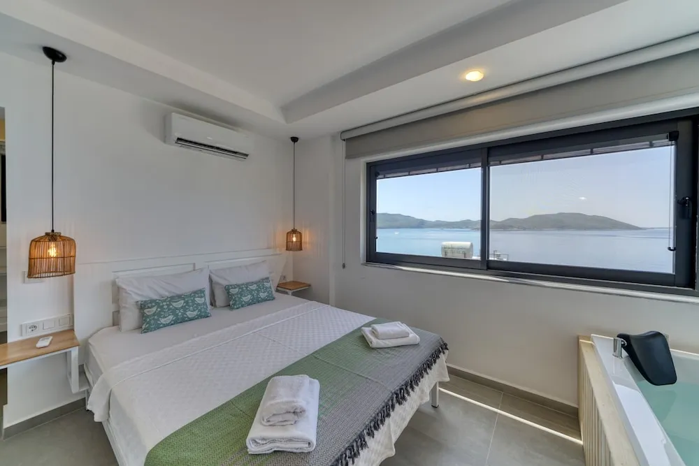 Luxury Daire, Denize Bakan