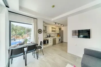 BlueNook Suites