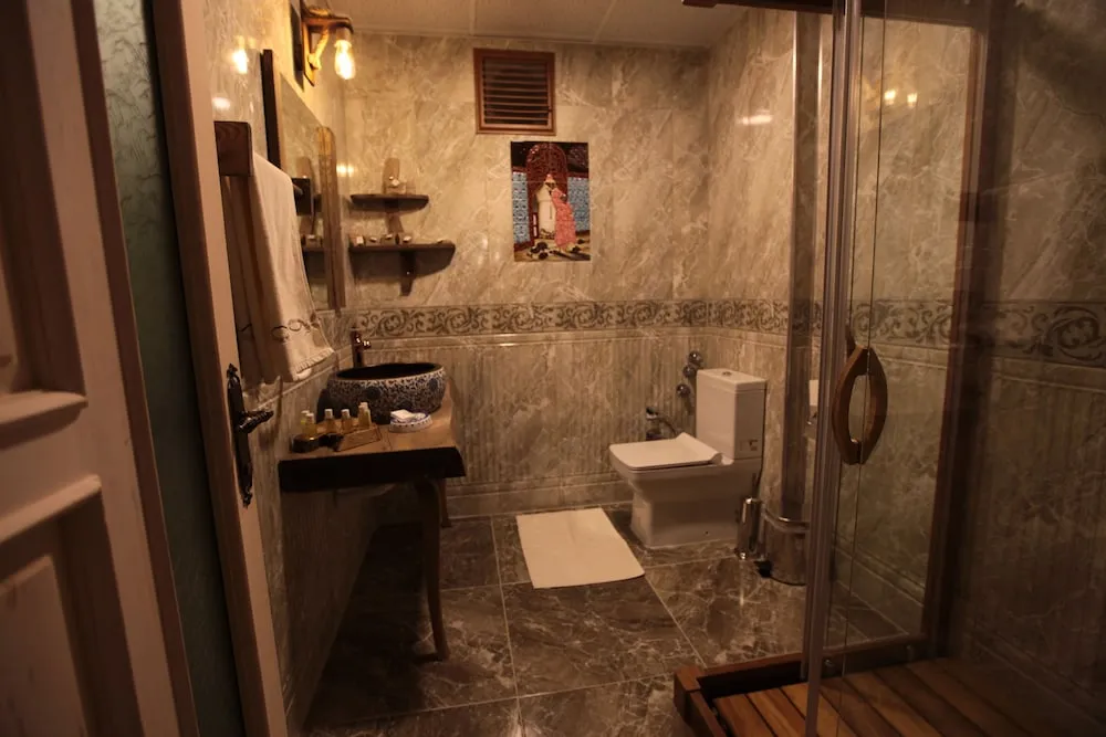 Luxury Tek Büyük Yataklı Oda, 1 En Büyük (King) Boy Yatak, Sigara İçilmez, Havuz Manzaralı