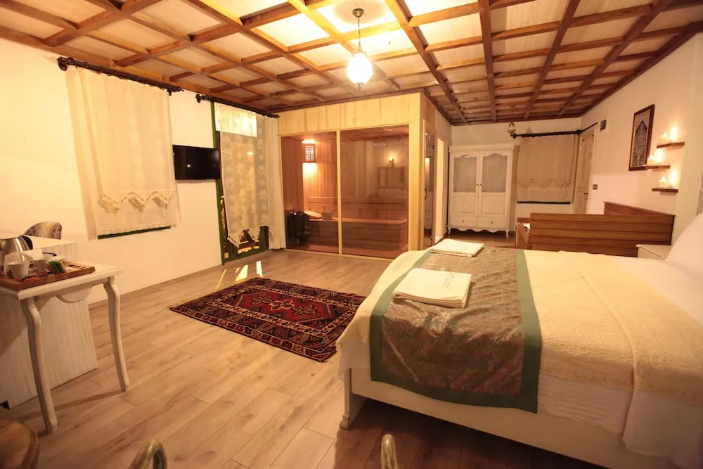 Luxury Tek Büyük Yataklı Oda, 1 En Büyük (King) Boy Yatak, Sigara İçilmez, Havuz Manzaralı