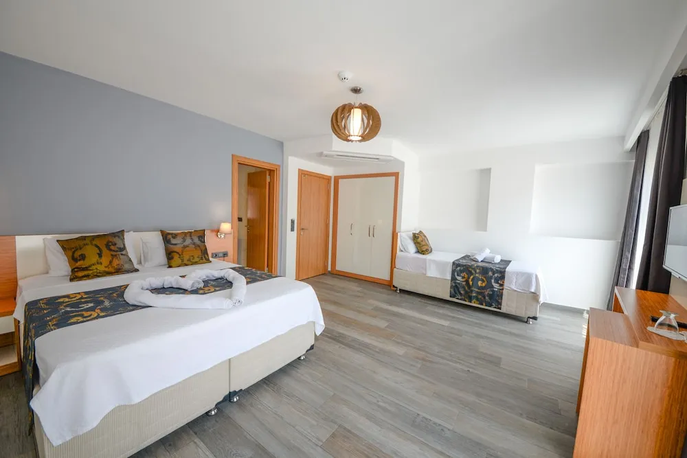 Deluxe Üç Kişilik Oda