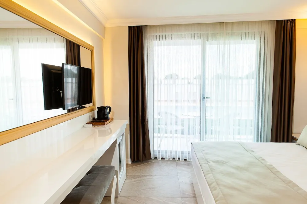 Deluxe Tek Büyük Yataklı Oda, Bahçe Manzaralı