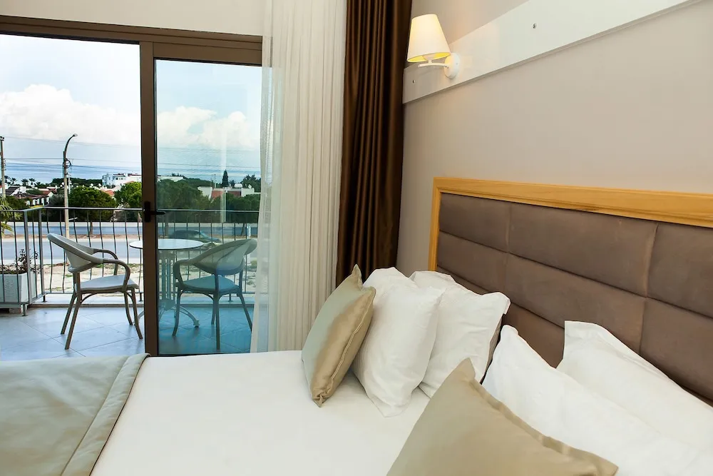 Deluxe Tek Büyük Yataklı Oda, Bahçe Manzaralı