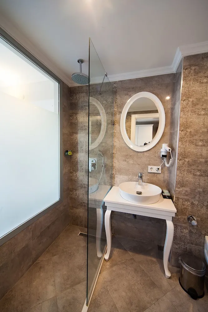 Deluxe Tek Büyük Yataklı Oda, Bahçe Manzaralı