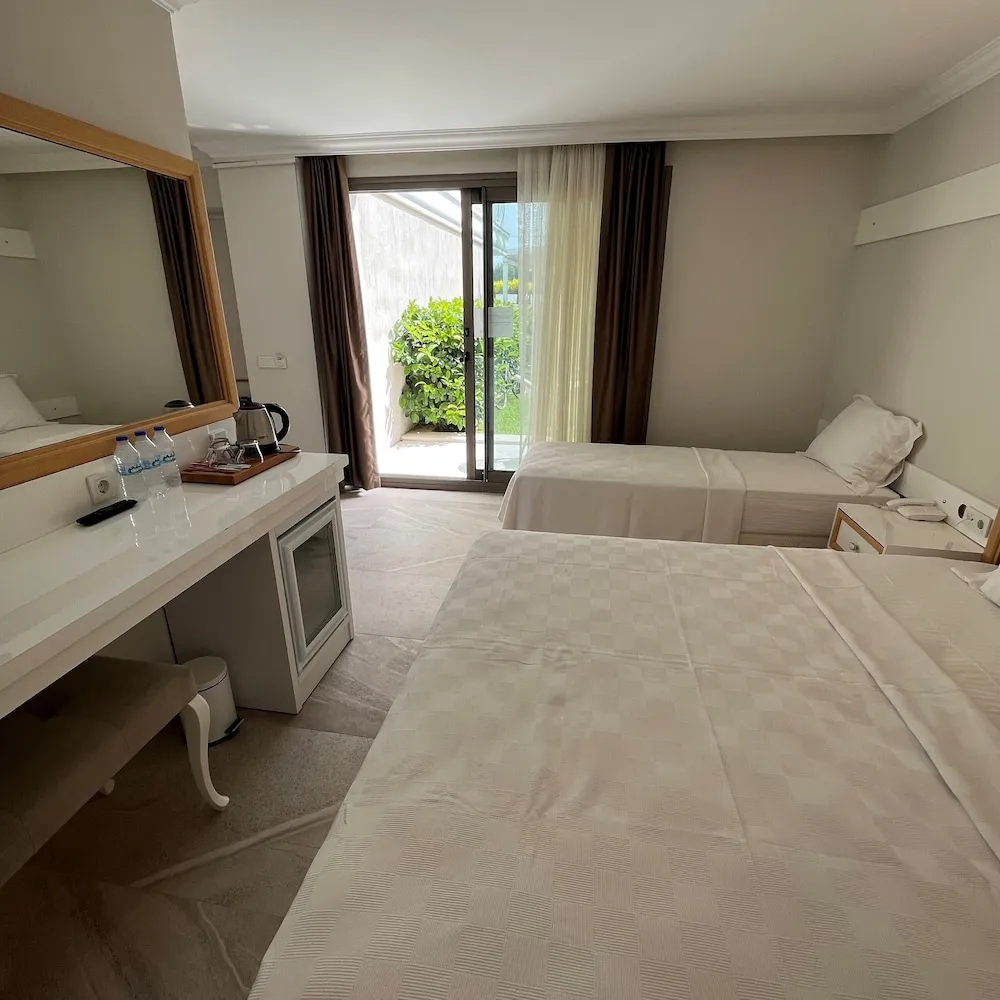 Deluxe Tek Büyük Yataklı Oda, Bahçe Manzaralı