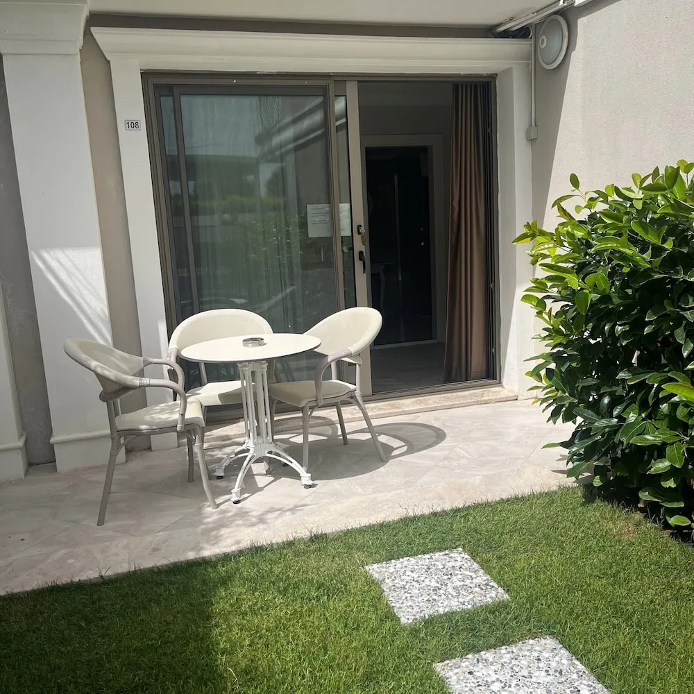 Deluxe Tek Büyük Yataklı Oda, Bahçe Manzaralı