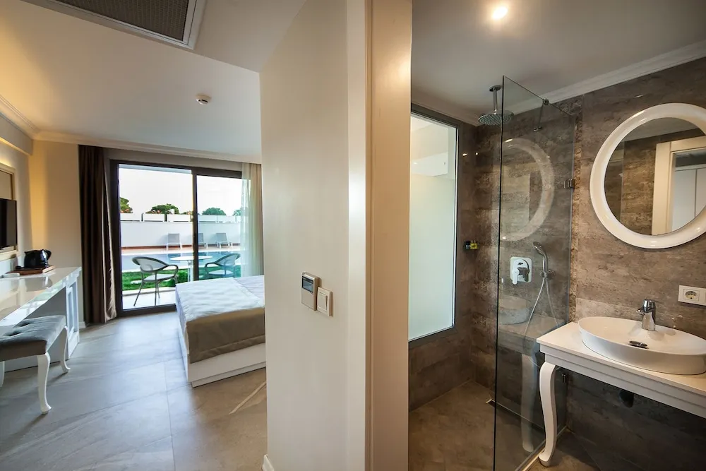 Deluxe Tek Büyük Yataklı Oda, Bahçe Manzaralı