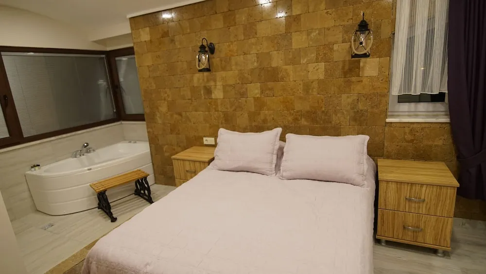Deluxe Süit, Sıcak Su Küveti